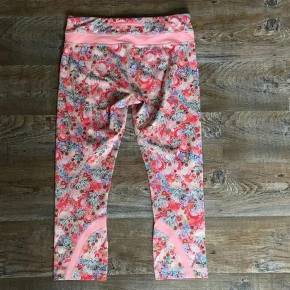 Lululemon Inspire Crop ||  * All Luxtreme - Picture 5 of 9